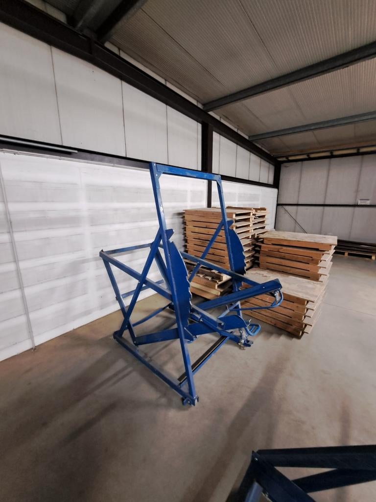 Pallet kantelaars, Ophalen