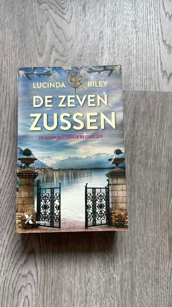 Lucinda Riley - De zeven zussen, Ophalen of Verzenden, Zo goed als nieuw, Lucinda Riley