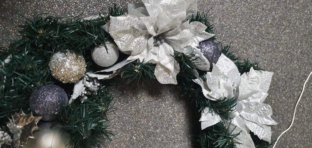 Kerstkrans diameter 50cm met zilveren decoratie, Enlèvement ou Envoi, Comme neuf