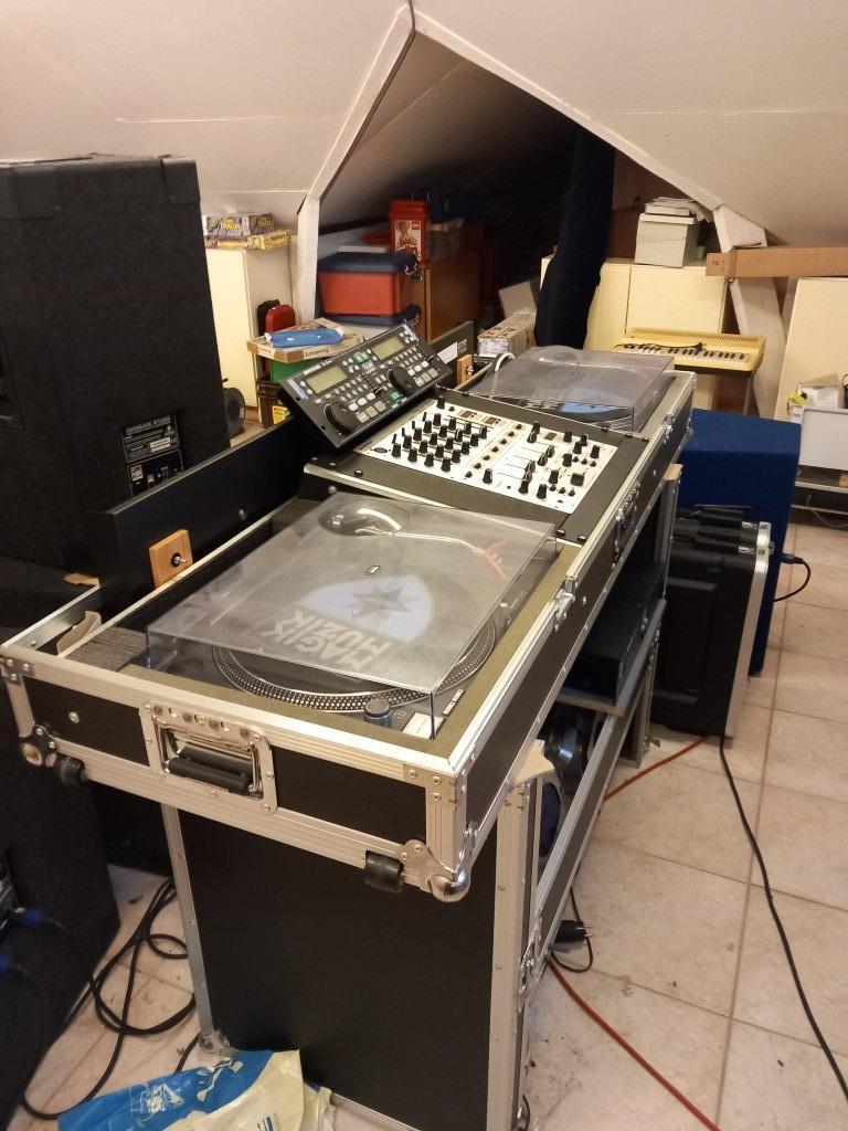 dj flight case voor mixer en 2 turnlables (ZONDER)+ djx7, Muziek en Instrumenten, Ophalen, Zo goed als nieuw, Dj-set, Behringer