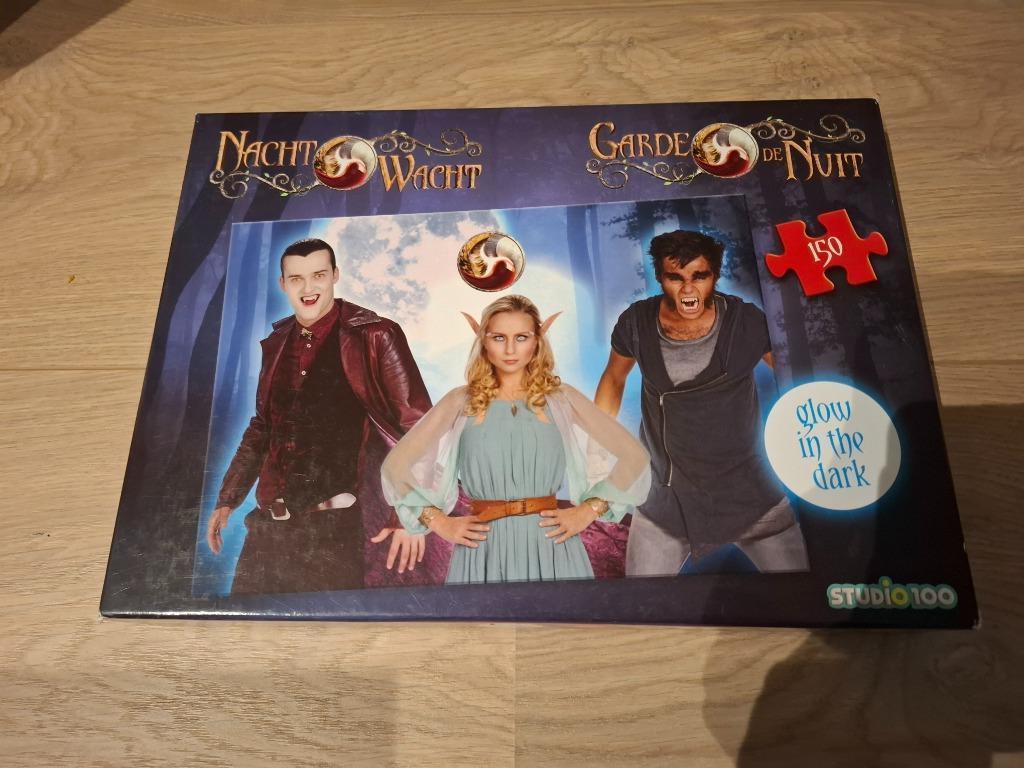 🧩 Puzzel De Nachtwacht – Glow in the Dark 🧩, Kinderen en Baby's, Speelgoed | Kinderpuzzels, Zo goed als nieuw, Meer dan 50 stukjes