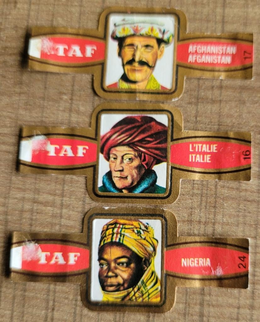 3 oude sigarenbandjes: klederdracht landen, Ophalen of Verzenden, Gebruikt, Sigarenbandjes