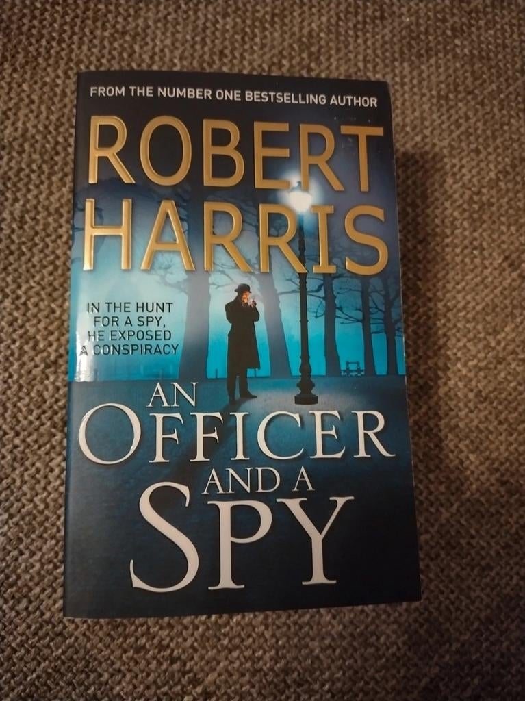 Robert Harris - An officer and a spy (Engelstalig), Boeken, Ophalen of Verzenden, Zo goed als nieuw, Robert Harris