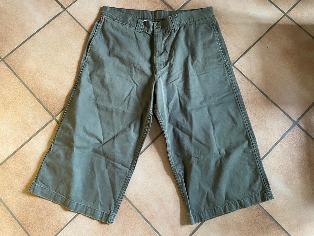 Levi's lange kaki short Chino maat L 100% katoen ZG st, Maat 52/54 (L), Overige kleuren, Verzenden, Gedragen