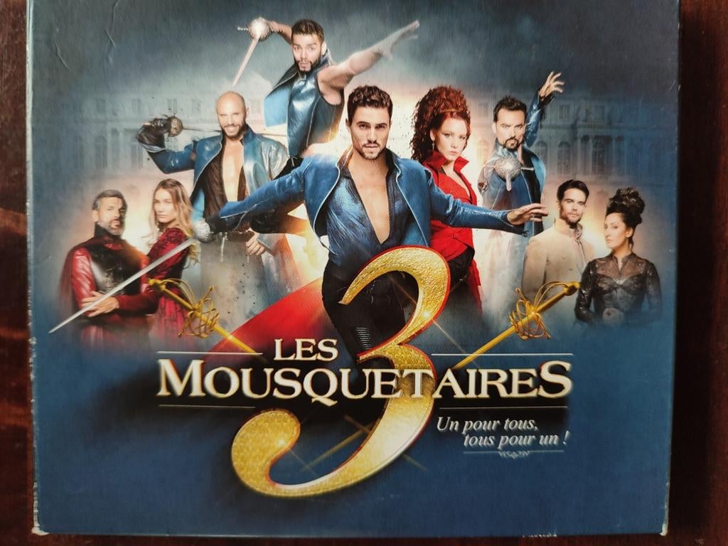 Édition limitée CD+2 DVD : LES 3 MOUSQUETAIRES : SPECTACLE, Enlèvement ou Envoi, Comme neuf