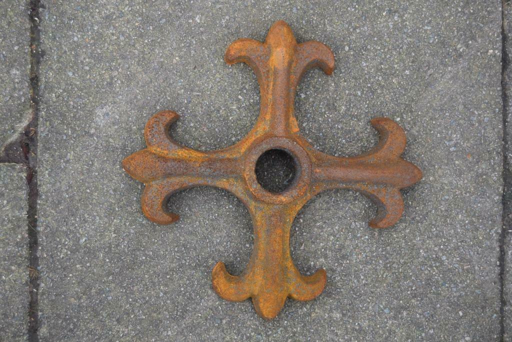 Ancrage de façade en croix ,tirant en fonte ouvragée, Services & Professionnels, Rénovation de Façade & Jointoyeurs, Rénovation de façade