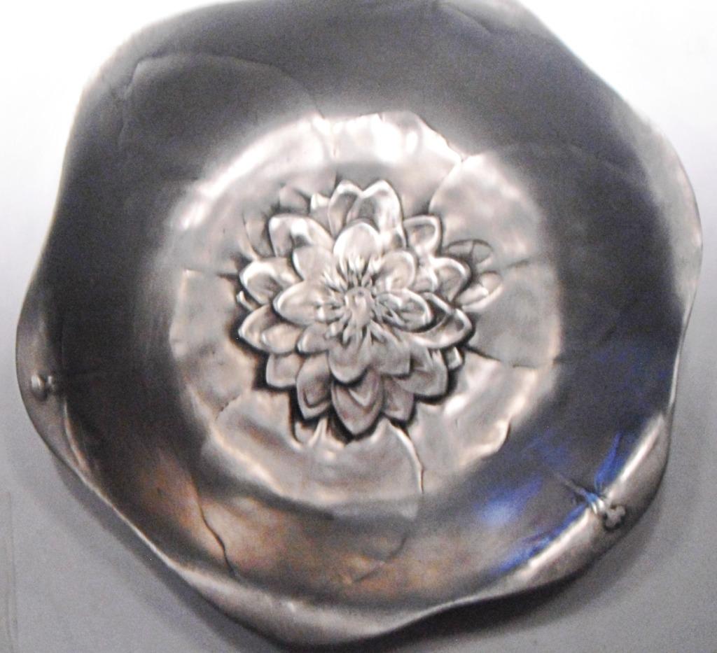 Plat à fruit en étain pur nénuphar + 3 libellules 26 cm NEUF, Antiek en Kunst, Antiek | Tin, Ophalen of Verzenden