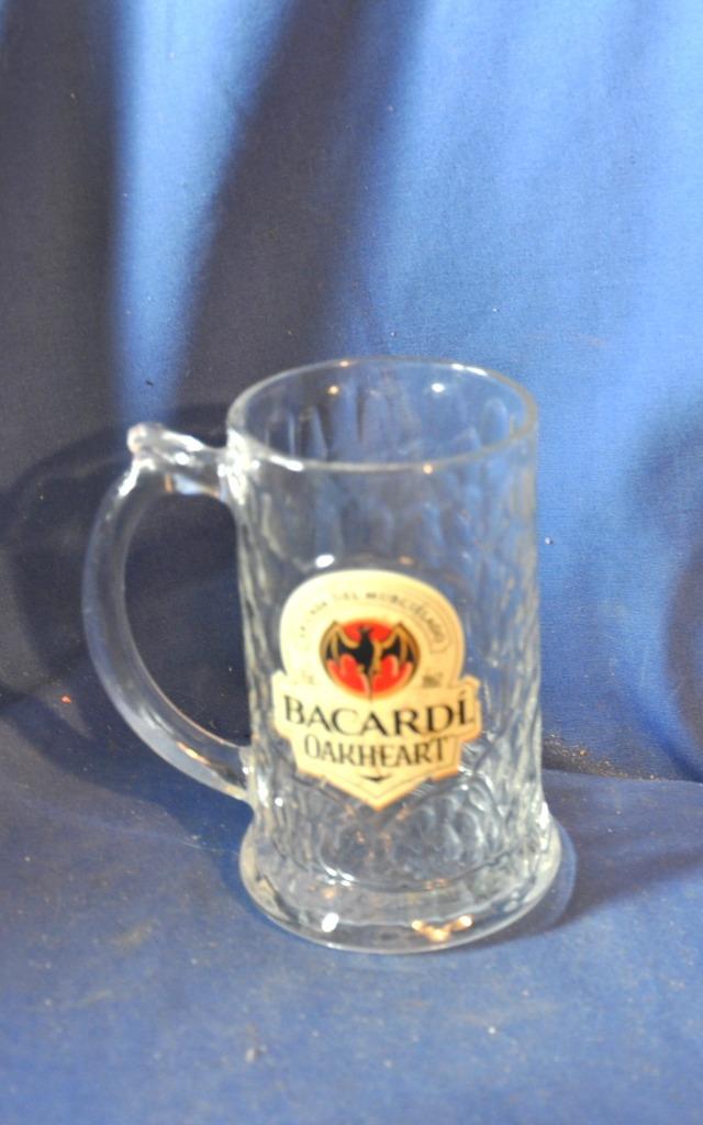 chope en verre bacardi oakheart, Enlèvement ou Envoi, Comme neuf, Autres types