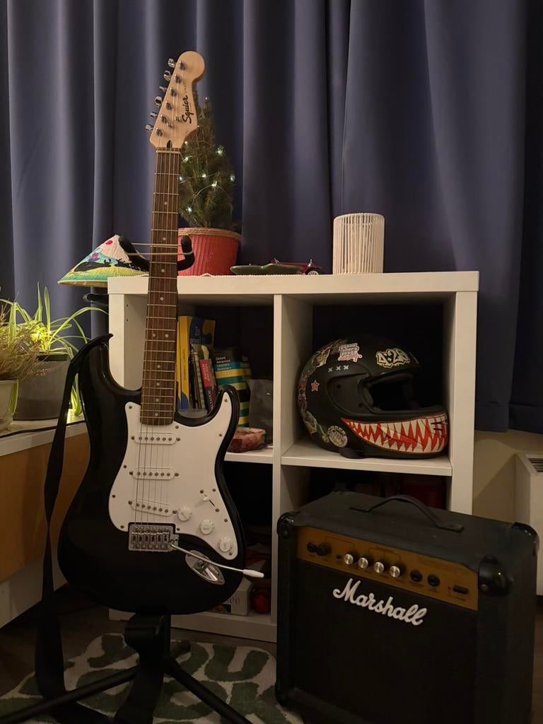 Guitare Squier et ampli Marshall, Musique & Instruments, Enlèvement ou Envoi, Comme neuf