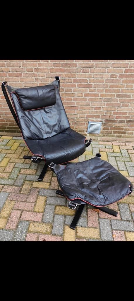 Fauteuil et hocker Falçon de Sigurd Ressel - Cuir noir, Maison & Meubles, Fauteuils, Enlèvement, Utilisé, Cuir