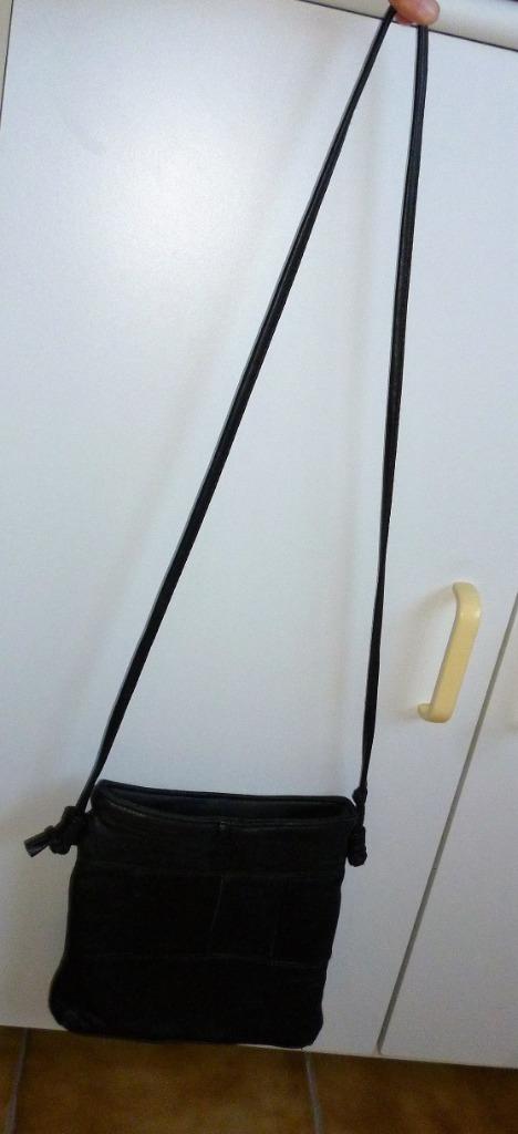 kleine zwarte handtas met lange riem, Handtassen en Accessoires, Tassen | Damestassen, Ophalen of Verzenden, Gebruikt, Zwart, Handtas