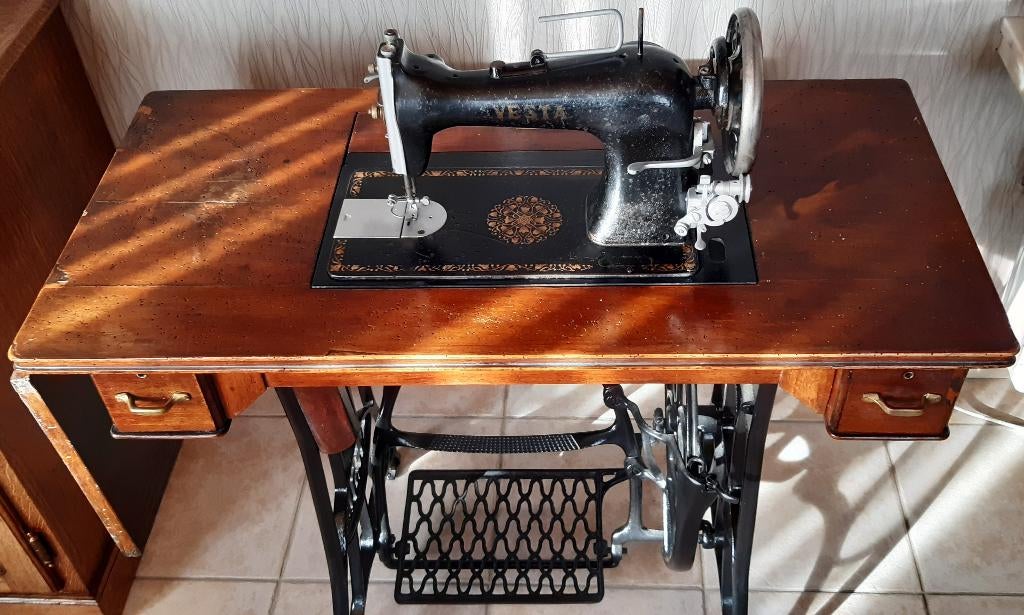 Antieke vesta trap naaimachine, Antiek en Kunst, Ophalen