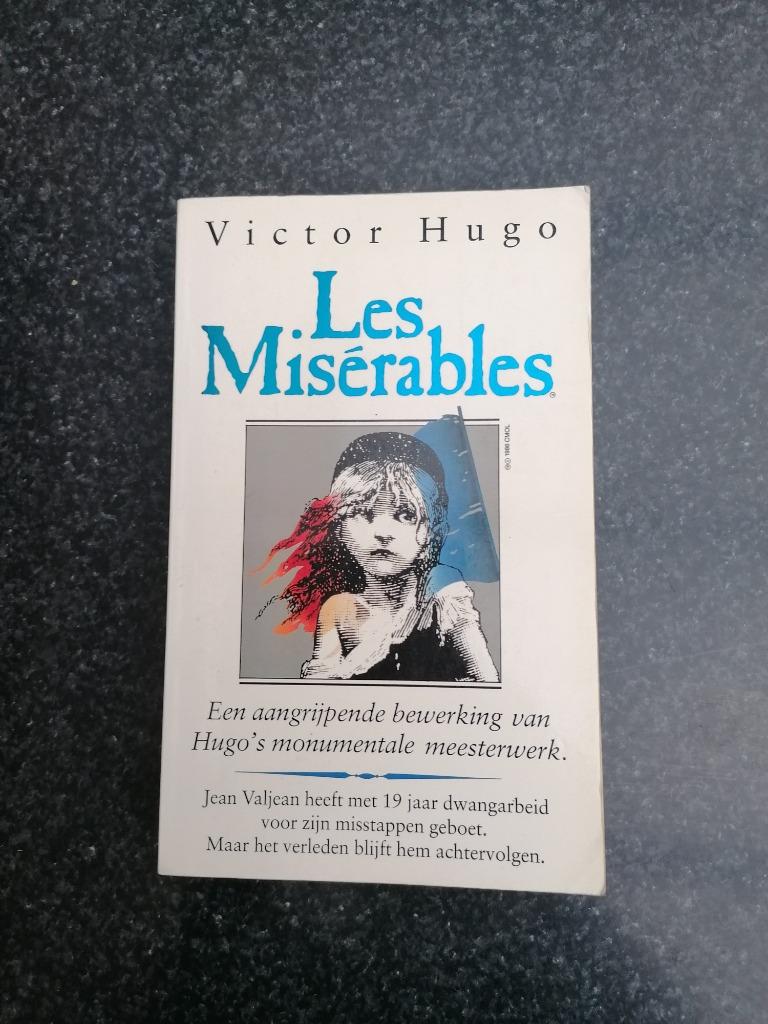 Boek les misérables, Victor Hugo, Ophalen of Verzenden, Gelezen, Victor Hugo