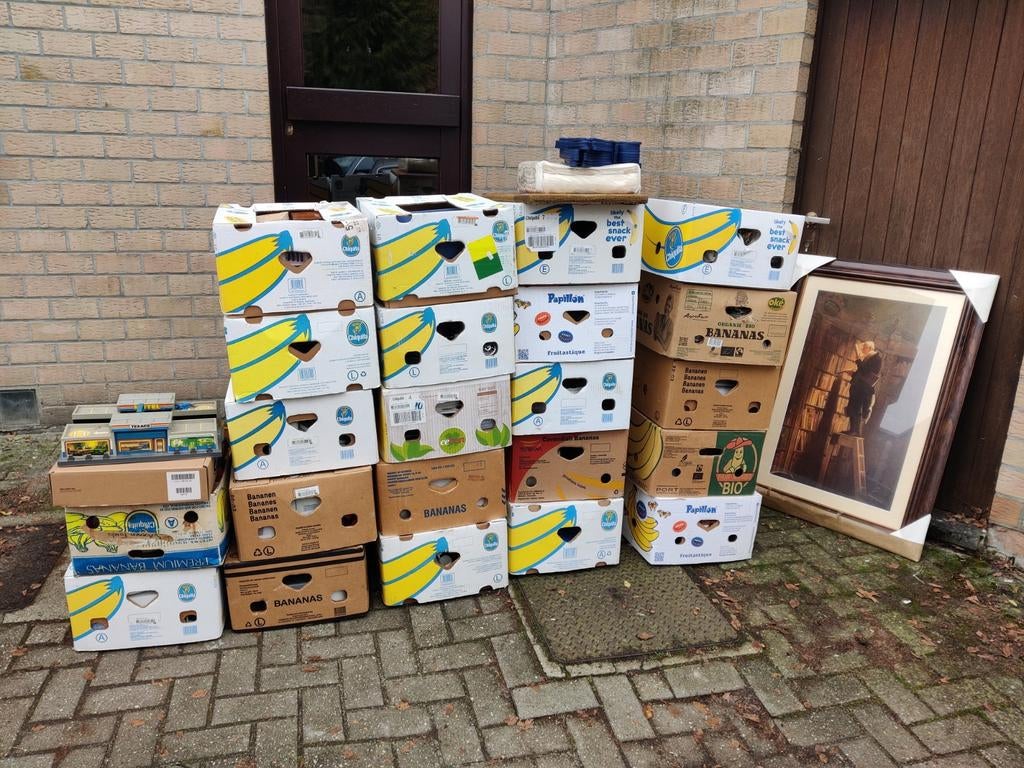 22 bananendozen+ schilderij (nieuw)van inboedel, Ophalen