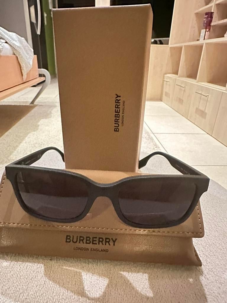 Lunettes de soleil BURBERRY pour homme, Bijoux, Sacs & Beauté, Lunettes de Soleil & Lunettes | Hommes, Neuf, Autres marques, Enlèvement ou Envoi