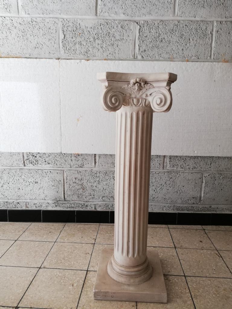 Colonne d'ornement H 77 cm- la tablette fait 24x24, Ophalen, Zo goed als nieuw