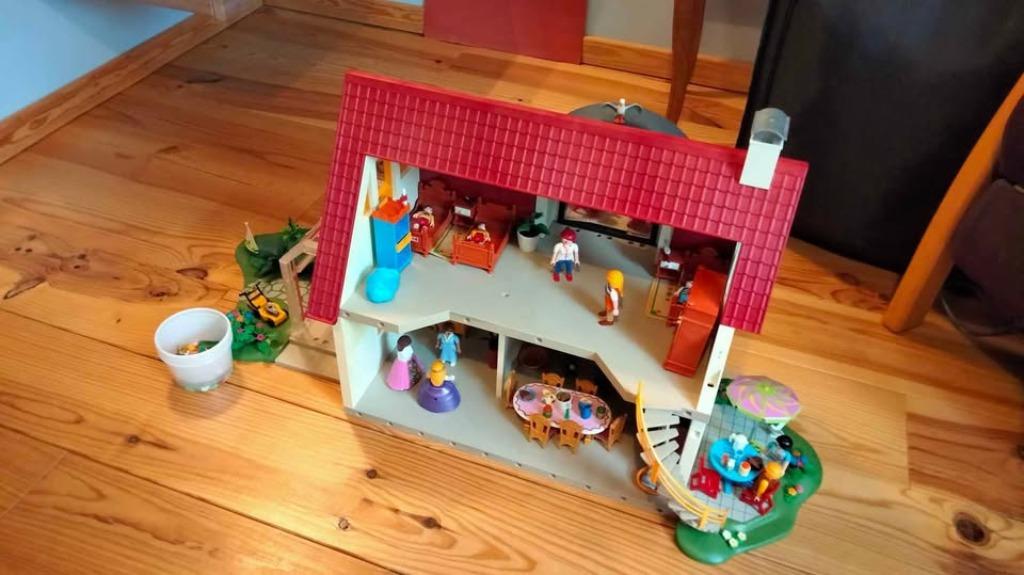 Lot Playmobil: maison, cabane dans les arbres, piscine, Enlèvement