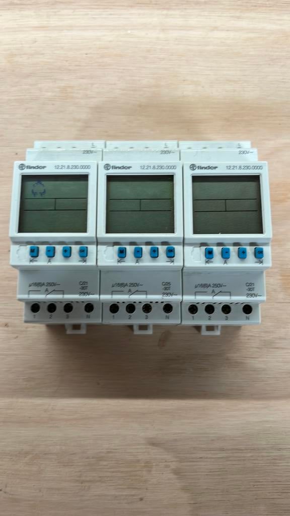 3 Horloges Finder 230v, Bricolage & Construction, Électricité & Câbles, Enlèvement, Comme neuf