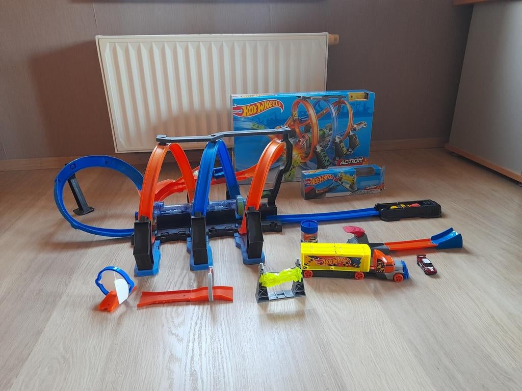 Racebaan Hot Wheels kurkentrekker, Kinderen en Baby's, Speelgoed | Racebanen, Zo goed als nieuw, Racebaan, Overige aandrijving