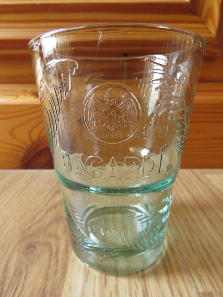 superbe verre Bacardi avec motifs en surimpression, Collections, Enlèvement ou Envoi, Comme neuf, Autres types