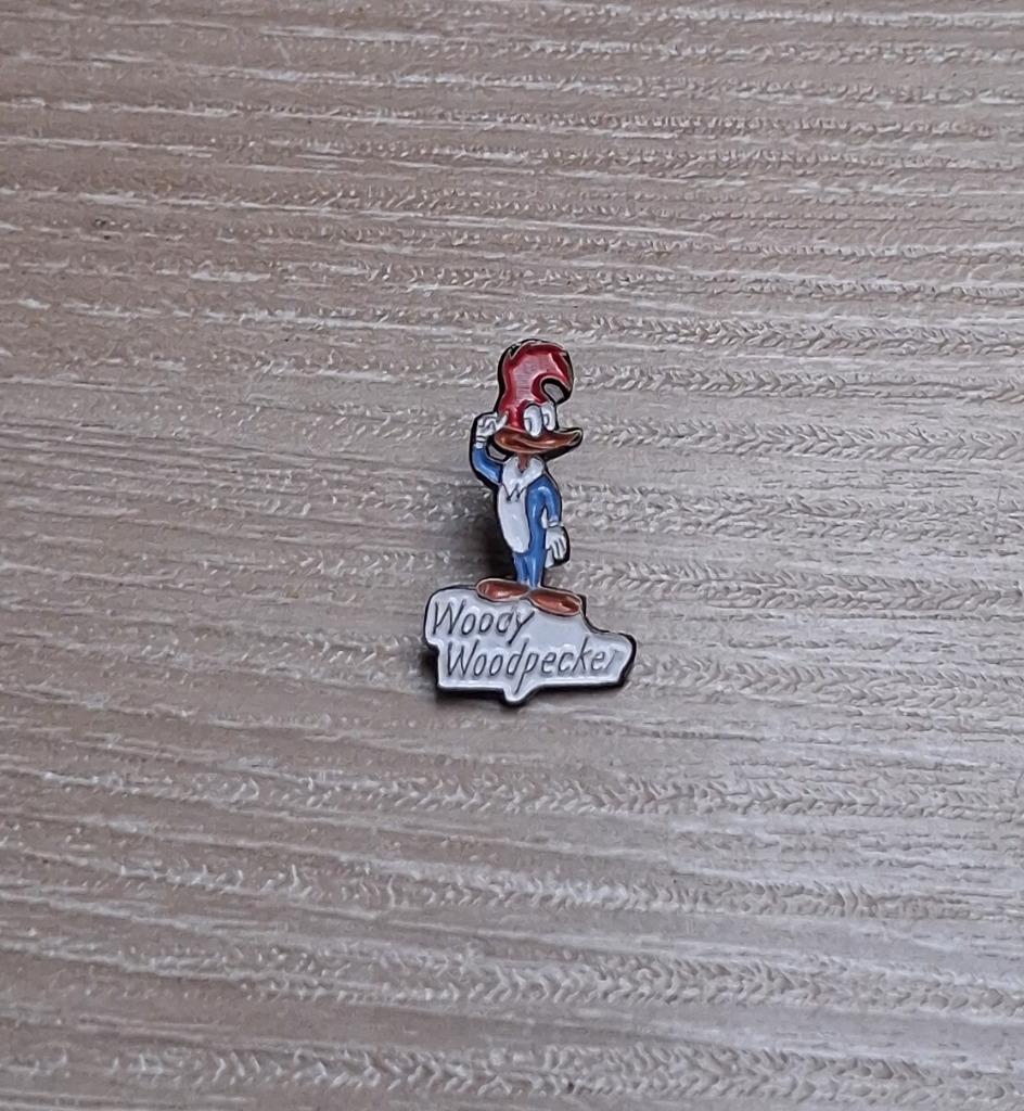 PIN - WOODY WOODPECKER - UNIVERSAL PICTURES - CARTOON, Verzamelen, Verzenden, Gebruikt, Figuurtje, Speldje of Pin