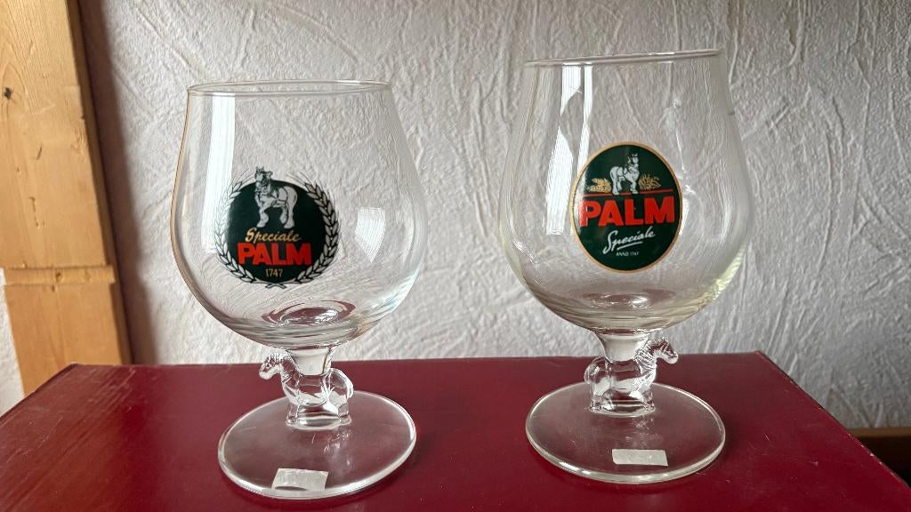 Verre à bière Palm avec cheval dans le pied - 2 différents, Enlèvement ou Envoi, Neuf, Verre ou Verres, Palm