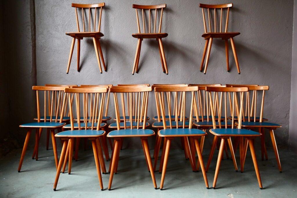 Grand lot de 20 chaises scandinaves en bois anciennes série, Enlèvement