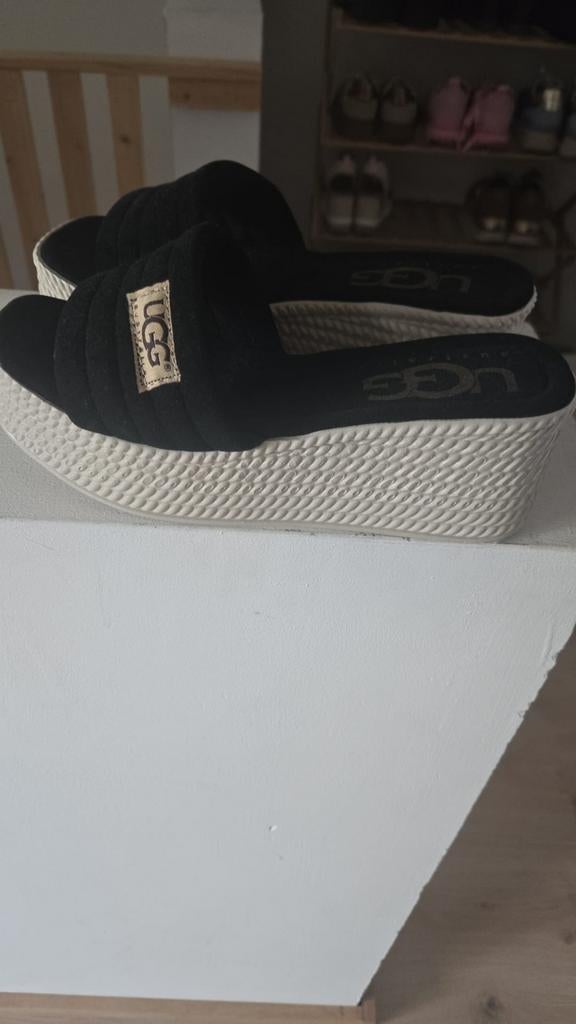 Sandales Ugg 38, Ophalen, Zwart, Nieuw, Sandalen of Muiltjes