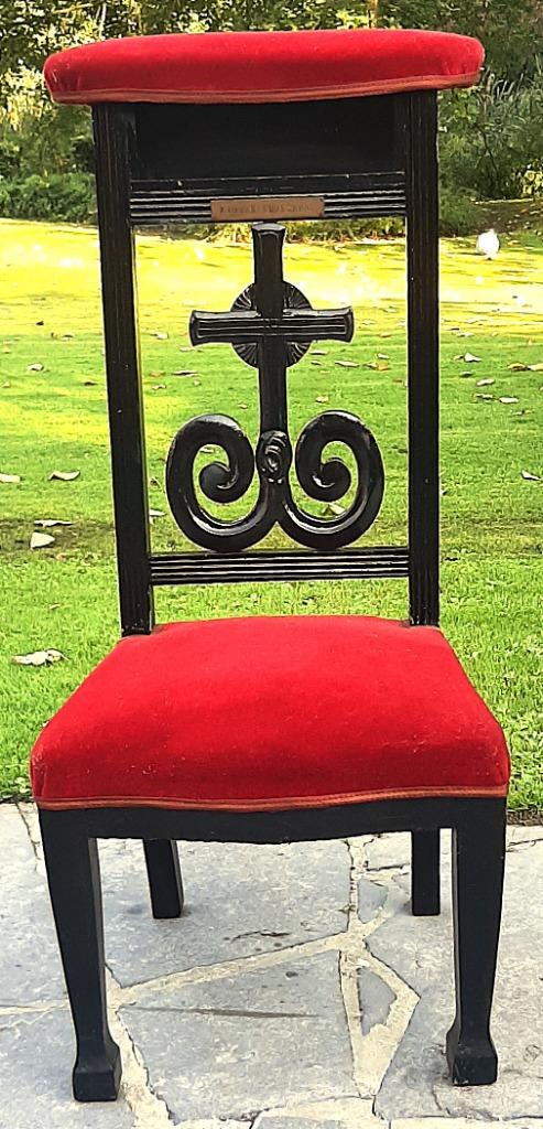 Chaise d'église ancienne, Enlèvement