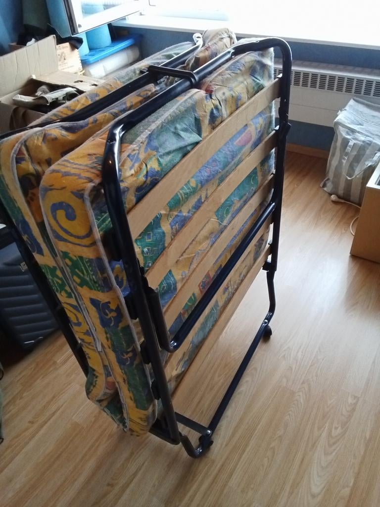 Opvouwbaar logeer bed op wielen, Ophalen, Gebruikt, Eenpersoons, 80 cm
