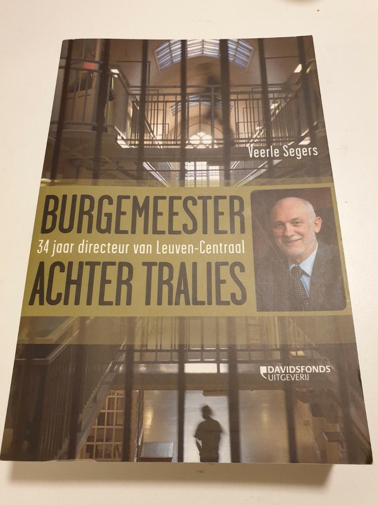 Veerle Segers - Burgemeester achter tralies.  GEVANGENISSEN, Enlèvement ou Envoi, Comme neuf, Veerle Segers