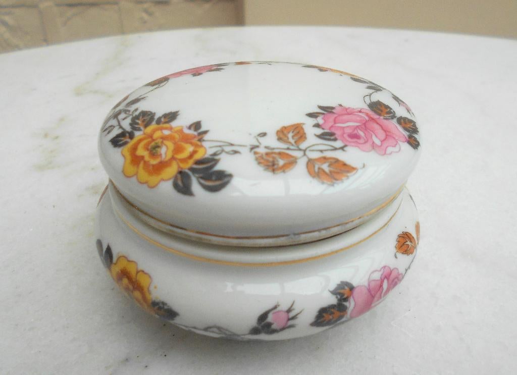ancienne petite boite à bijoux  Porcelaine de Limoges, Enlèvement ou Envoi