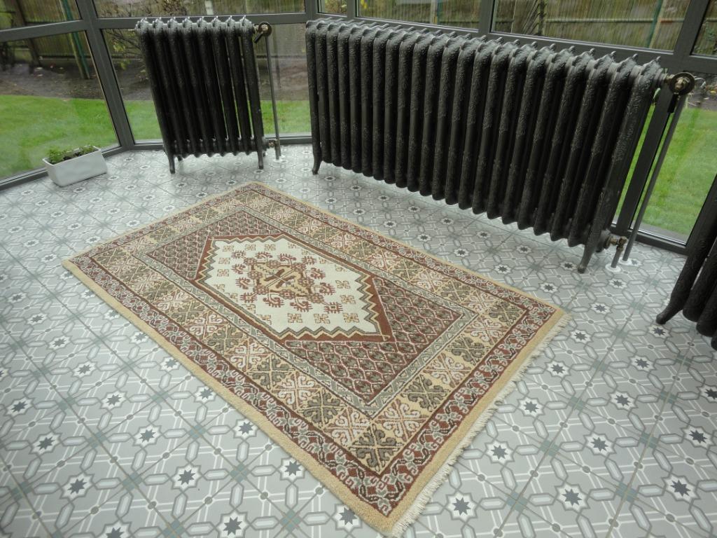 Handgeknoopt Tunesisch tapijt 1,10 m x 1.90 m echtheidscert, Huis en Inrichting, Stoffering | Tapijten en Vloerkleden, 100 tot 150 cm