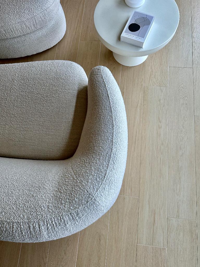 Organische zetel + poef uit beige boucle stof Japandi stijl, Ophalen, Japandi, Driepersoons, 75 tot 100 cm