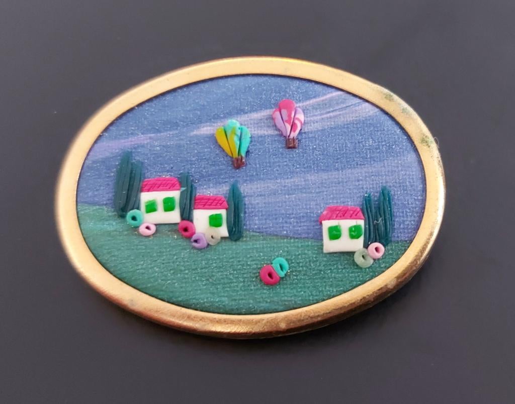 Broche décors en pâte polymère sur métal doré, Enlèvement, Utilisé, Moins de 4 cm, Autres matériaux