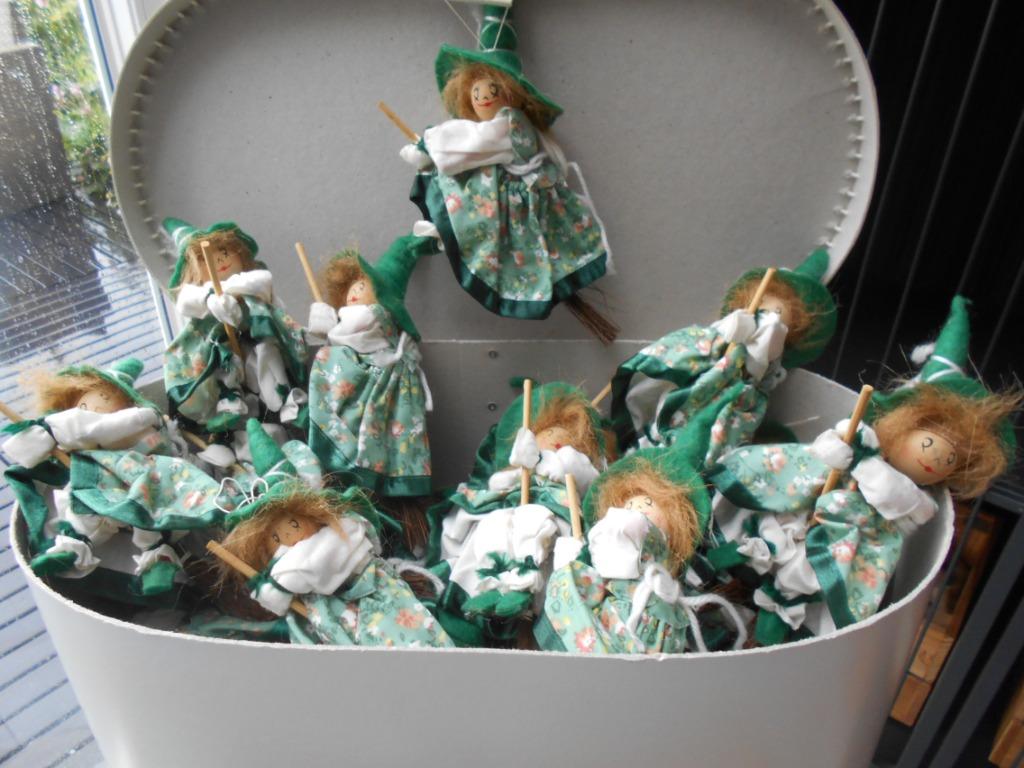 HALLOWEEN....lot de 35 petites sorcières... 20cm, Enlèvement ou Envoi, Comme neuf, Décoration