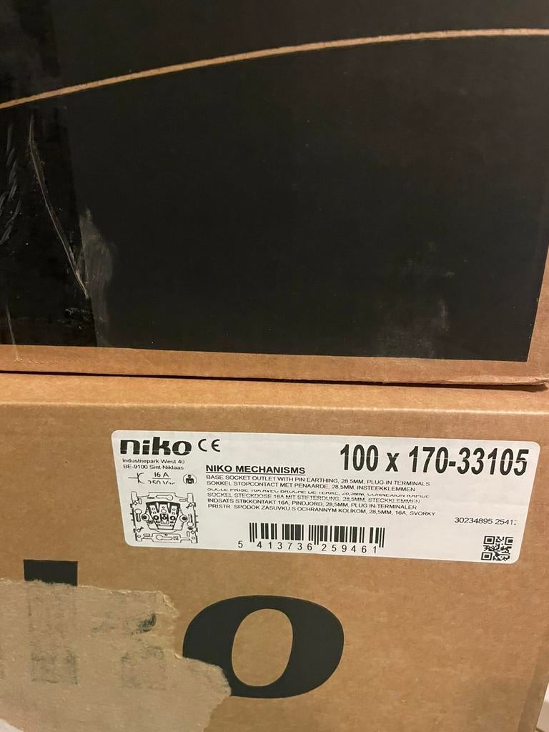Allerlei Niko hydro , schakelaars, stopcontacten, Doe-het-zelf en Bouw, Elektriciteit en Kabels, Ophalen of Verzenden, Zo goed als nieuw