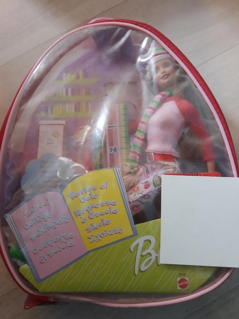 Barbie en sac à dos, encore neuve dans son emballage, Enlèvement ou Envoi