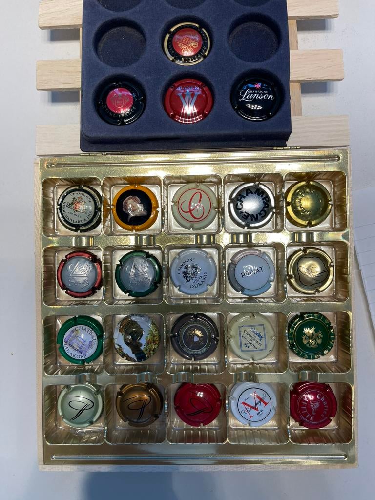 24 champagnecapsules, Ophalen of Verzenden