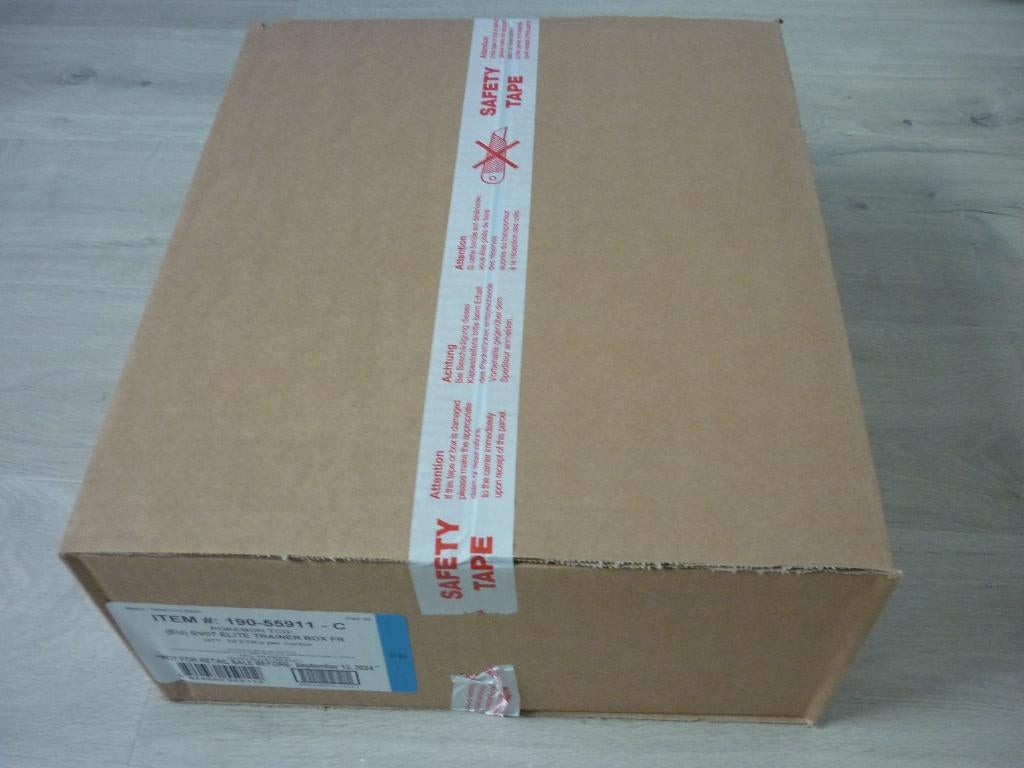 Case Coffret Dresseur d'Elite Couronne Stellaire (10 ETB) FR, Ophalen, Nieuw, Boosterbox
