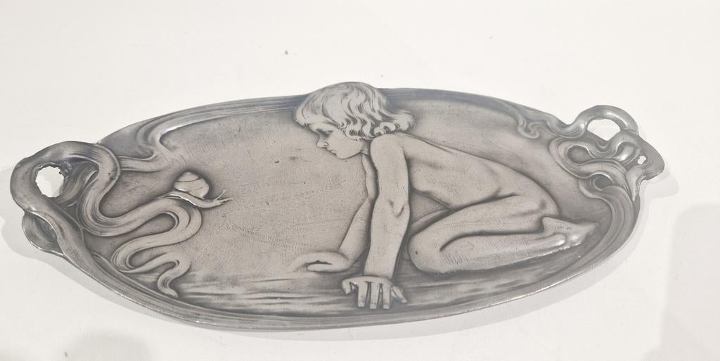 Art NOUVEAU Tinnen , Tin schaal . Serveerschaal.JUGENDSTIL, Enlèvement ou Envoi