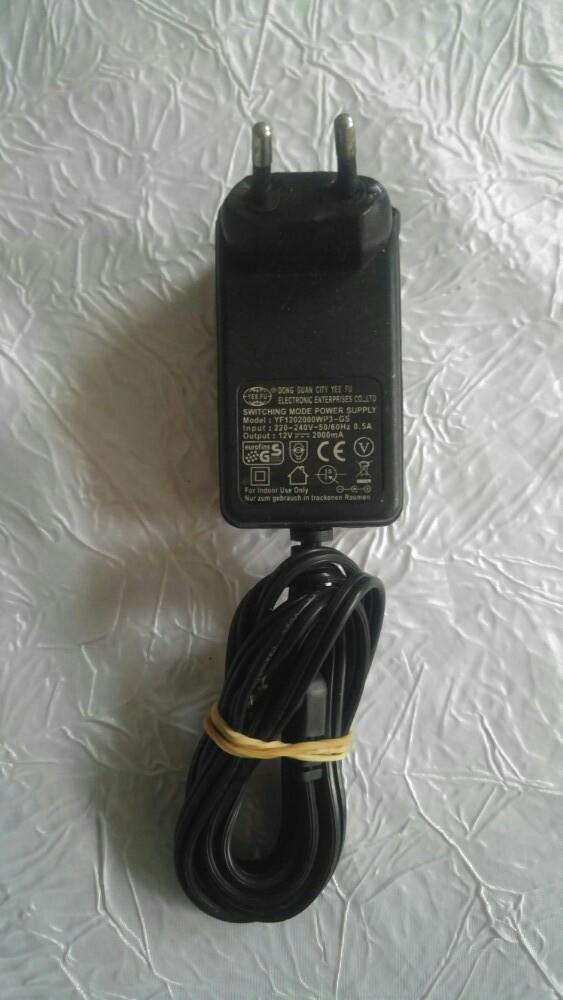 Chargeur adapter  fonctionnel yf1202000wp3 gs 12v 0.5A, Ophalen of Verzenden, Gebruikt