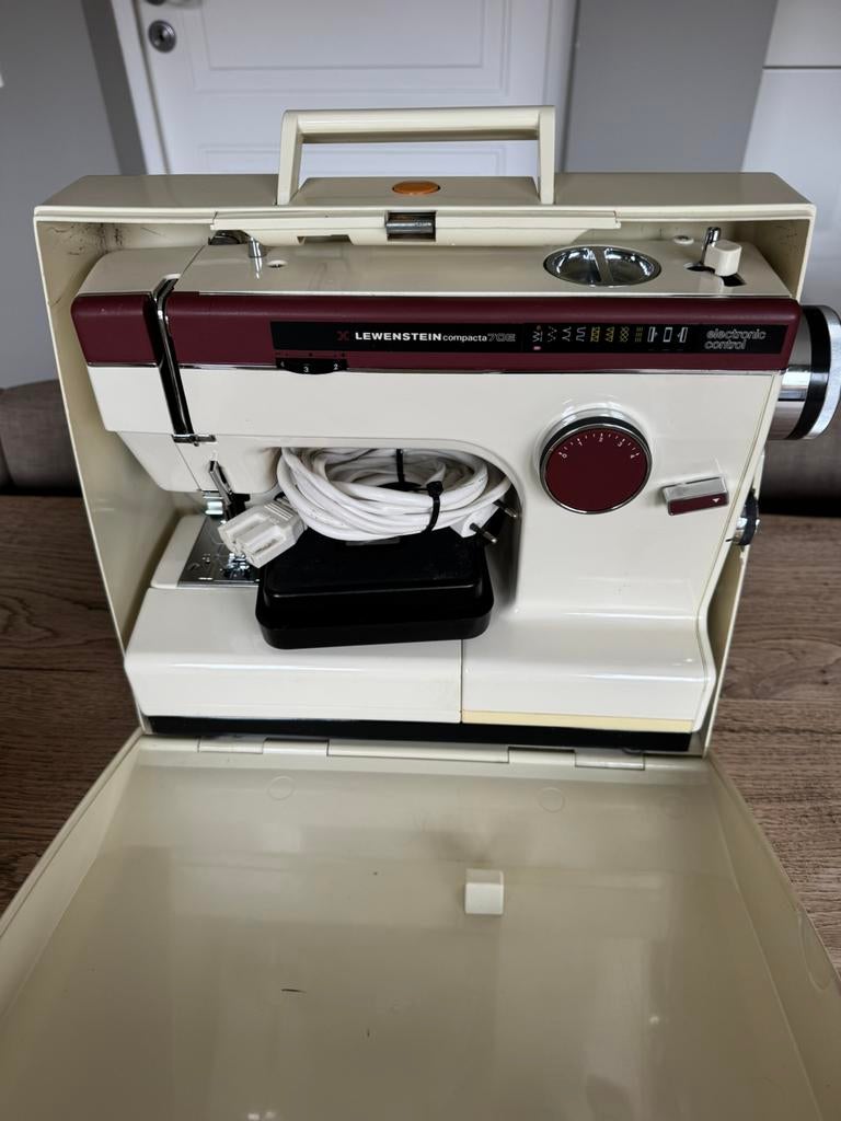 Naaimachine Lewenstein, Hobby en Vrije tijd, Naaimachines en Toebehoren, Ophalen, Zo goed als nieuw, Naaimachine, Lewenstein