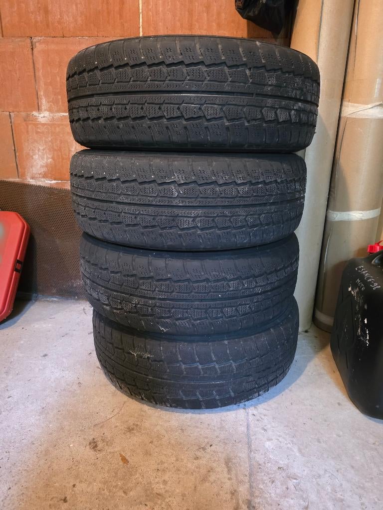 Jantes Mercedes avec pneus 4 saisons 205/65/R16C M+S, Autos : Pièces & Accessoires, Pneus & Jantes, 4 Saisons, 205 mm, Enlèvement