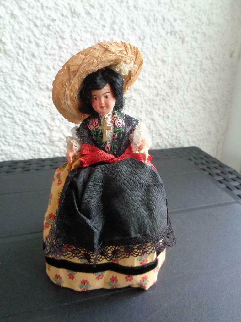 Ancienne poupée folklorique 1 pièce noire/jaune, Collections, Enlèvement ou Envoi, Utilisé, Poupée