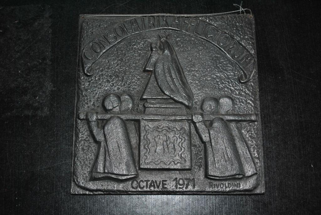 Bas-reliëf in gietijzer Onze Lieve Vrouw van Luxemburg, Antiek en Kunst, Antiek | Religieuze voorwerpen, Ophalen of Verzenden