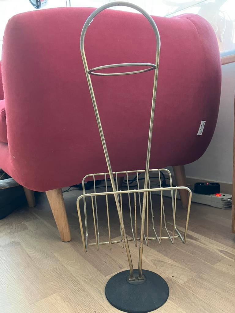 Porte-revues en métal doré 1960 vintage, Huis en Inrichting, Woonaccessoires | Krantenbakken en Lectuurbakken, Gebruikt