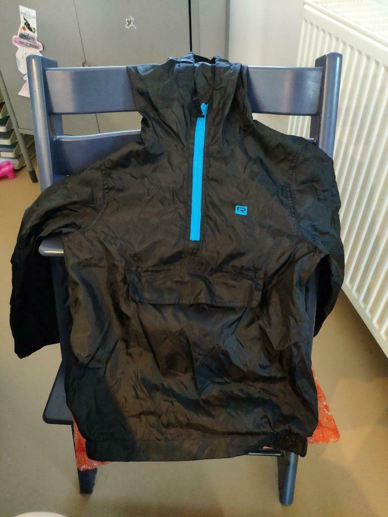 Rucanor buidelzakje regenjas (k-way) - maat 116 - NIEUW, Kinderen en Baby's, Kinderkleding | Maat 116, Ophalen of Verzenden, Nieuw