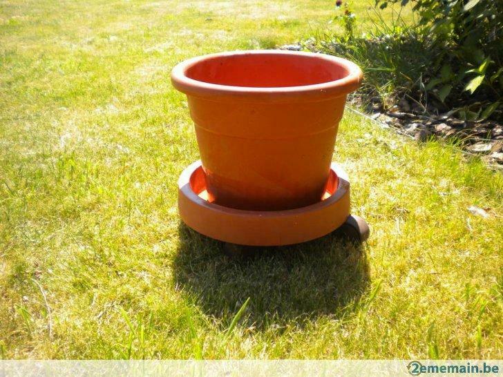 pot fleur en plastic  + sous tasse sur roulette, Enlèvement ou Envoi, Neuf
