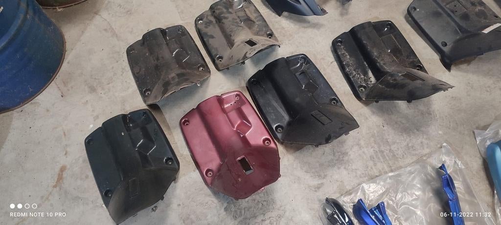 3 panneaux de genoux Mbk booster esprit, Enlèvement ou Envoi, Comme neuf, Cadre, Yamaha
